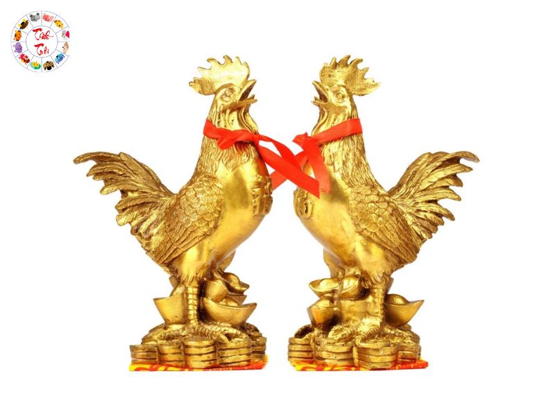  Tượng gà trống bằng đồng đứng trên tiền vàng 